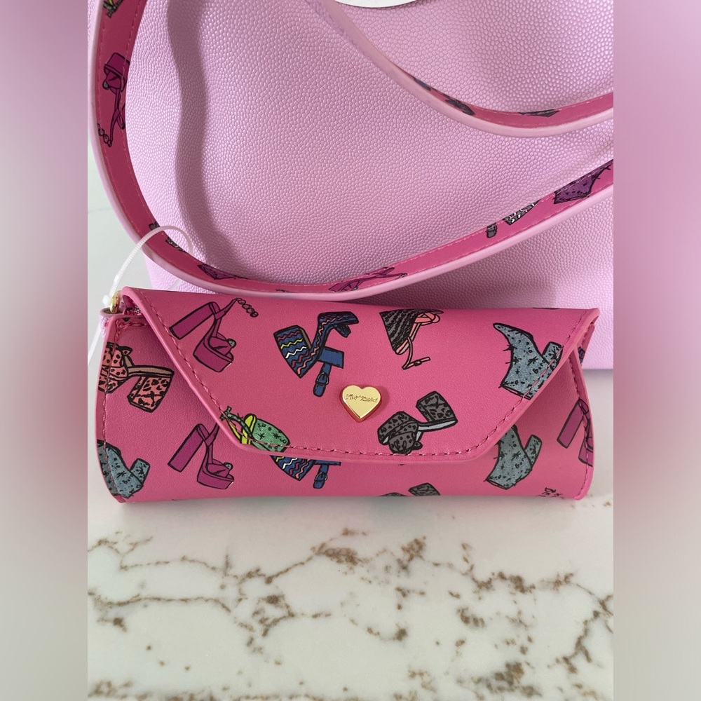 πNEW Betsey Johnson Pink Tote Bag With Glasses Case In Cute Shoe Print - Picture 4 of 10